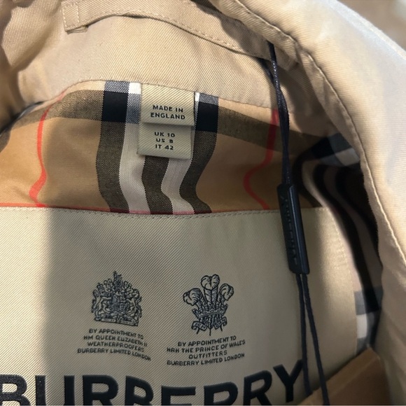 Women’s Burberry, England, Chelsea trenchcoat size 8, made in England beige - Picture 9 of 15